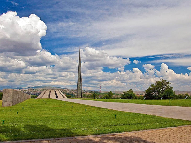 memorial-TSitsernakaberd-Erevan-Armeniya